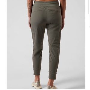 NWT Athleta Trekkie North Jogger Khaki Tan